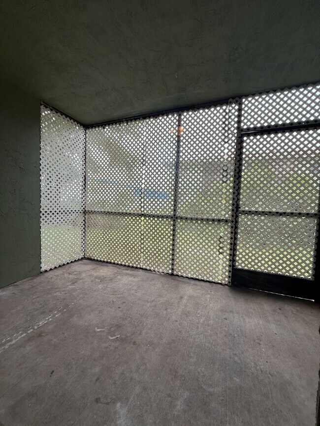 Building Photo - 2 bedroom, 2 bathroom in College Pines!