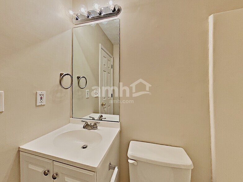 Building Photo - 5088 Memory Ln