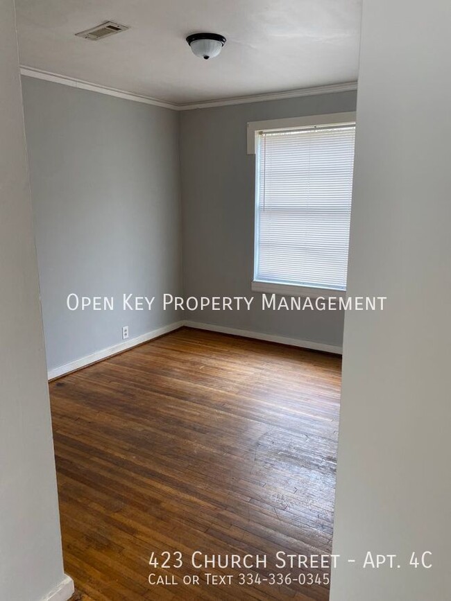 Building Photo - Beautiful Apartment For Rent Near Downtown...