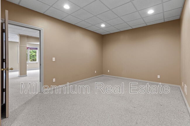 Building Photo - 64121 Turnberry Way