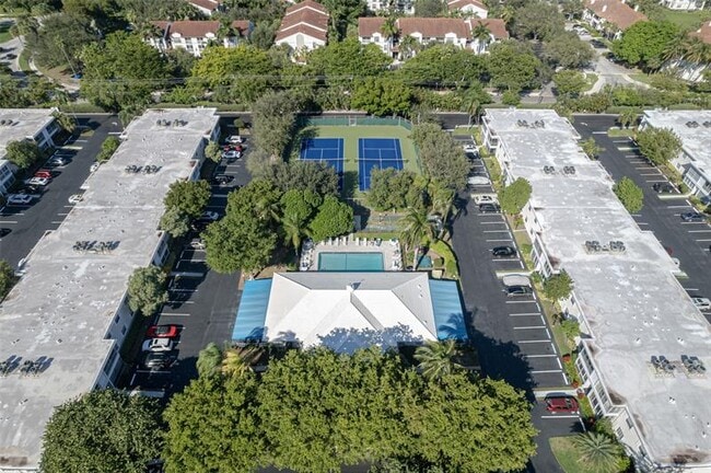 Building Photo - 6449 Bay Club Dr