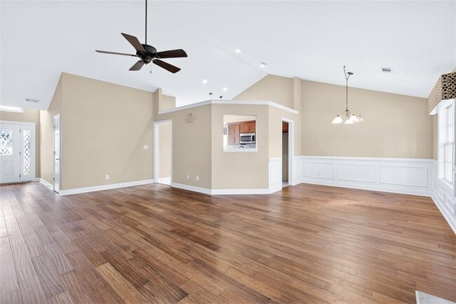 Building Photo - 135 Saltcreek Point NE