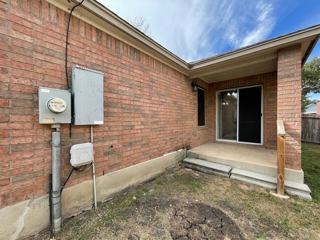 Building Photo - Single Family Home For Rent