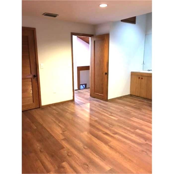 Building Photo - 1326 W 38th Pl