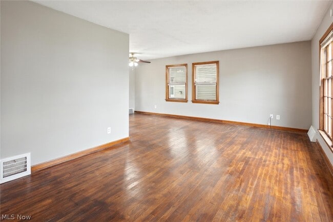 Building Photo - 9504 S Highland Ave