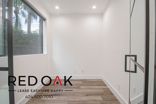 Building Photo - 18303 Oakbury Cir