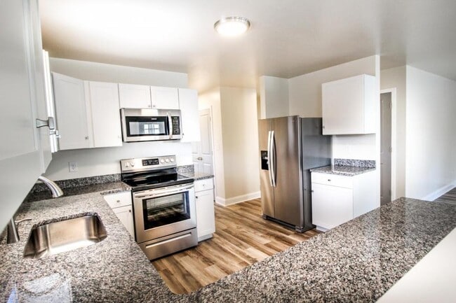 Building Photo - 1020 Primrose St SE