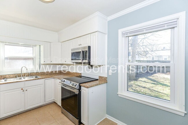 Building Photo - 4930 N Illinois St