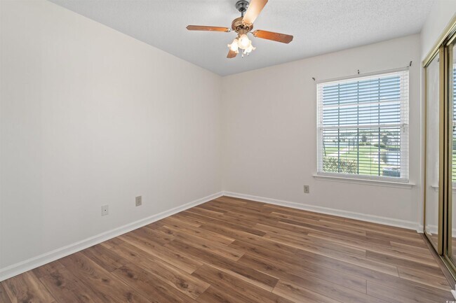 Building Photo - 2122 Clearwater Dr