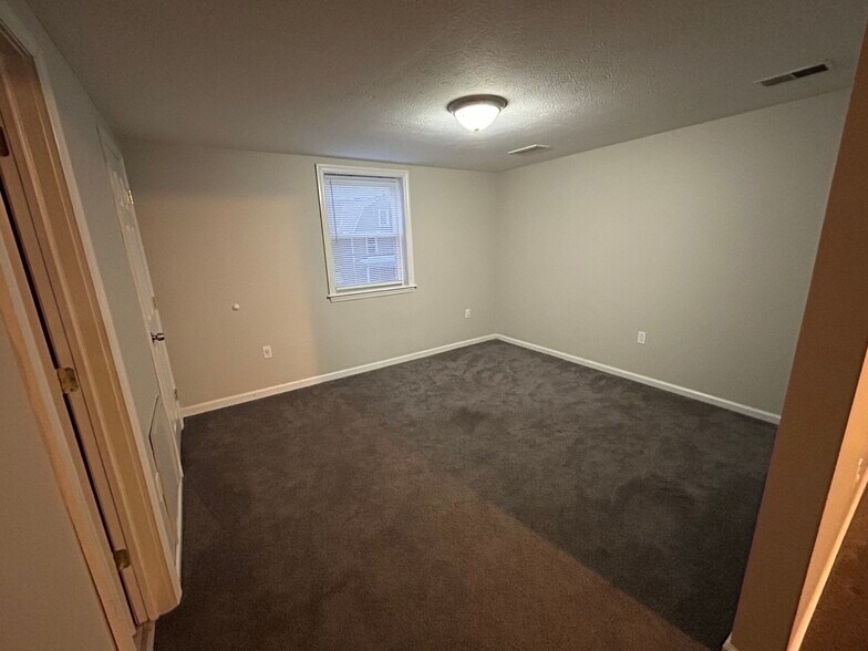 Bedroom 1 - 618 Maplewood Ave