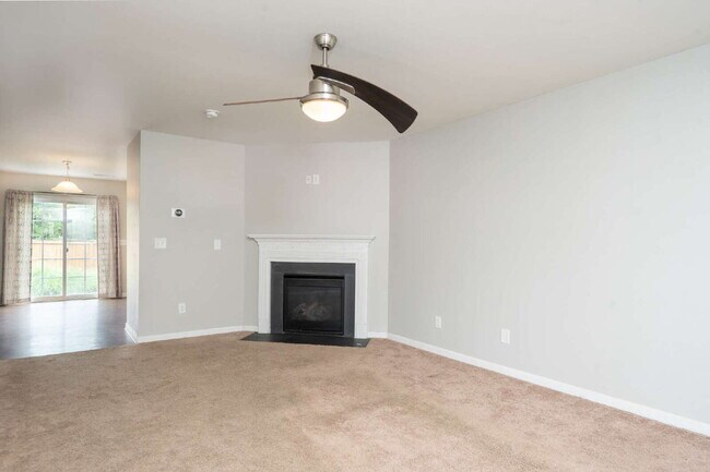 Building Photo - Available July 10th! Immaculate 3-Bedroom Home with Modern Updates