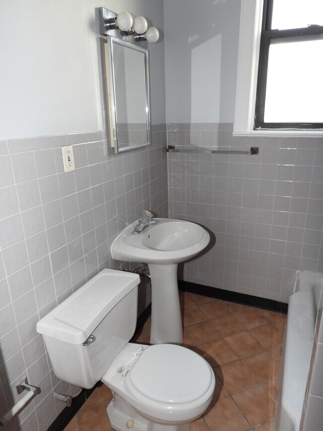 Building Photo - 2519 S Millard Ave