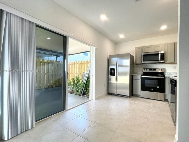 Building Photo - 441 NE 5th Terrace