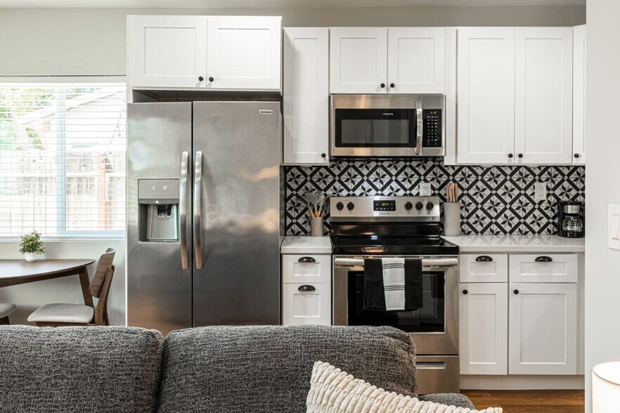 Building Photo - 4349 Oxford St