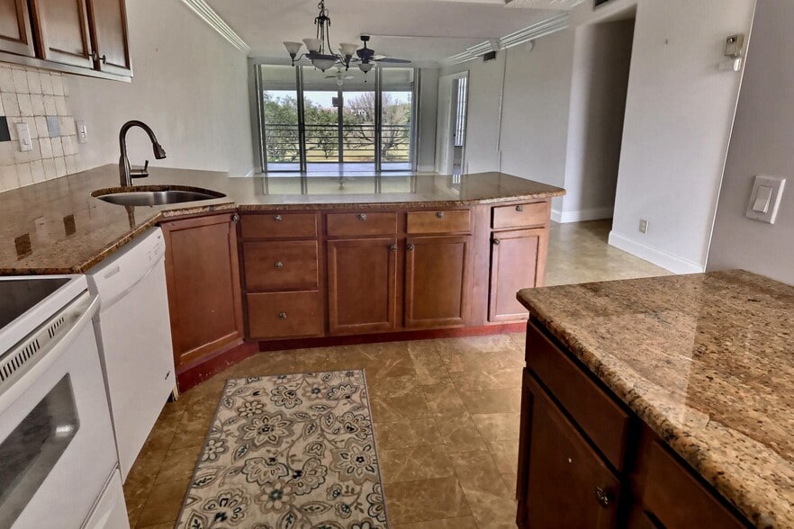 Building Photo - 3080 N Course Dr