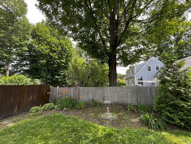 Building Photo - 35 Hastings Ave