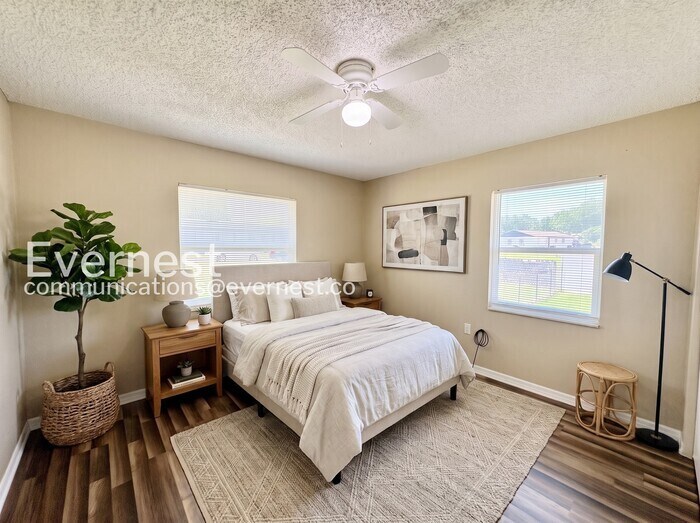 Building Photo - 2119 Navel Cir S