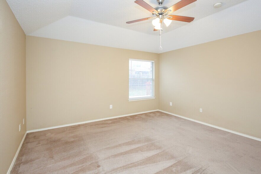 Building Photo - 908 Fenway Ln