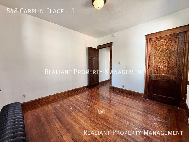 Building Photo - 548 Carplin Pl