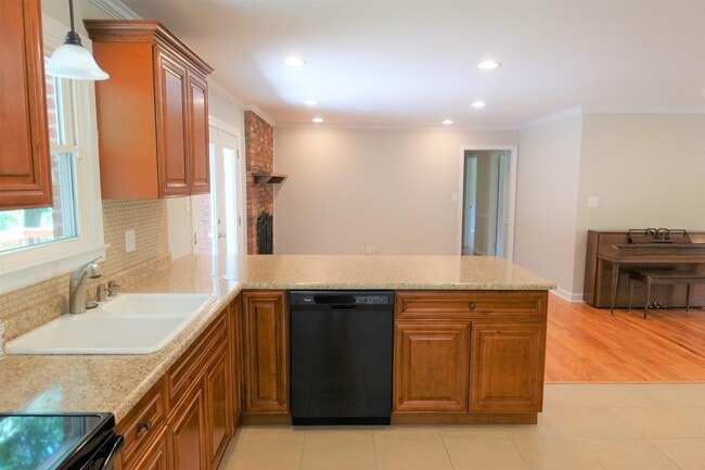 Building Photo - 115 Konnarock Cir