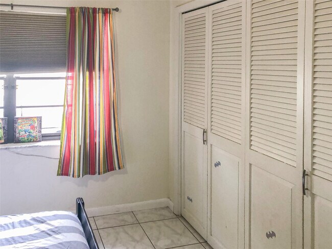 Building Photo - 5614 Hammock Ln