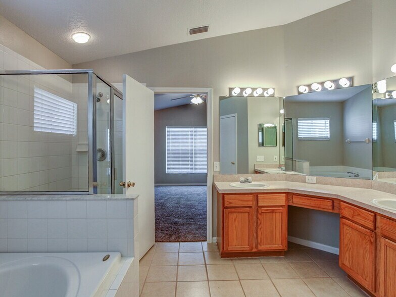 Building Photo - 12408 Tree Pointe Ct