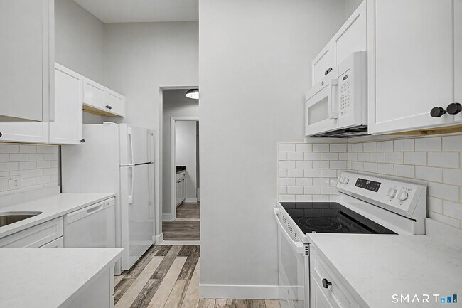 Building Photo - 81 Coalpit Hill Rd