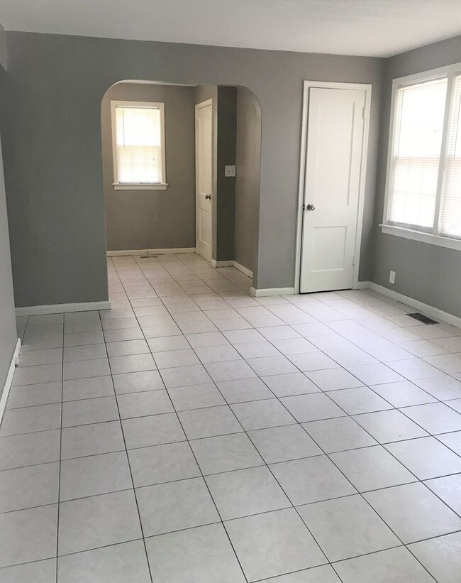 Building Photo - 617-617 N Broadway St