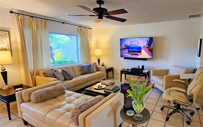 Building Photo - 329 Bernard Ave