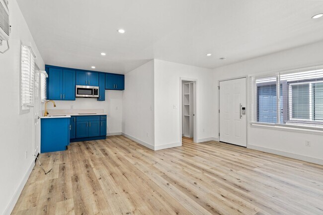 Primary Photo - 1208 Daisy Ave