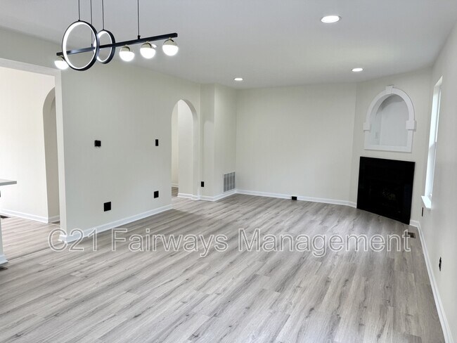 Building Photo - 6422 Lindsey Ln