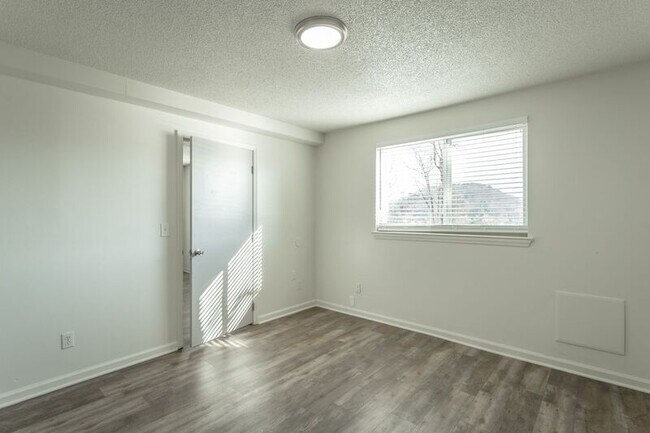 Building Photo - 127 Goodson Ave
