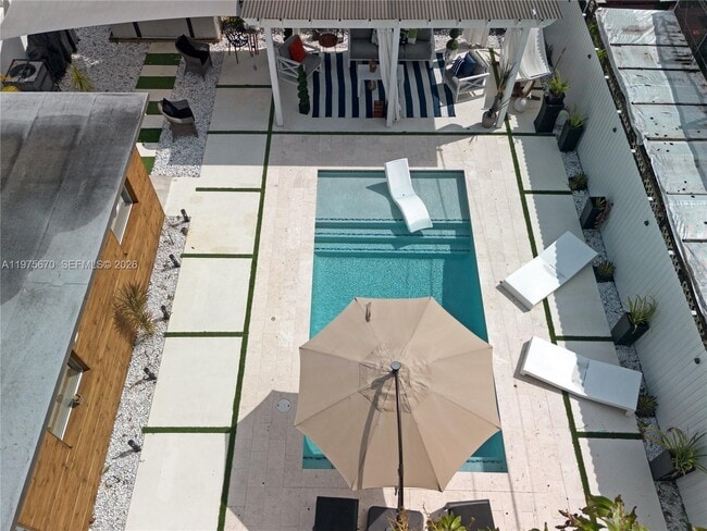 Building Photo - 920 NE 159th St