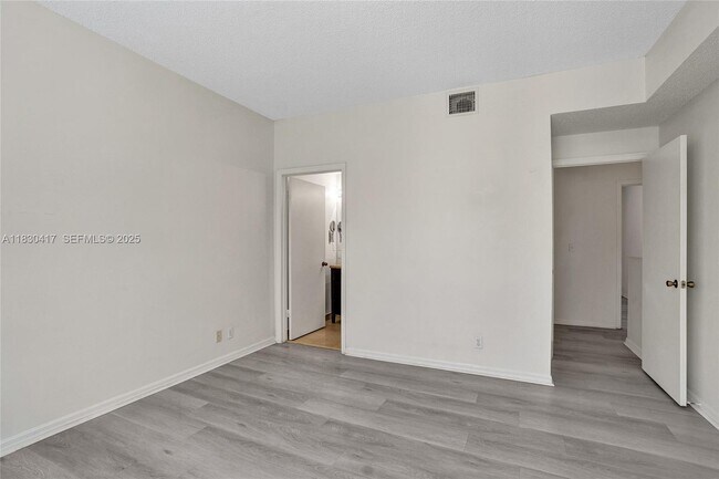 Building Photo - 1210 Sorrento Dr