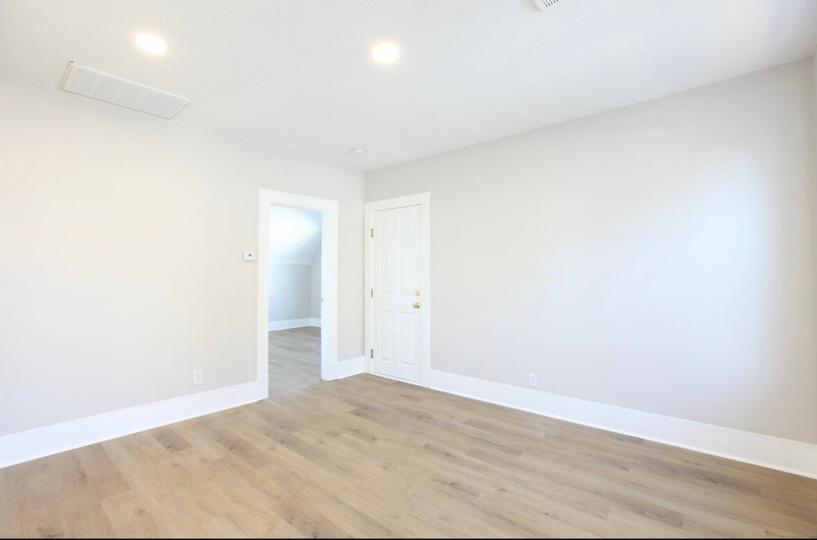 Building Photo - 31 Florence St