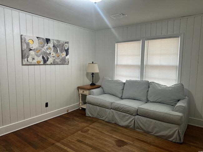 Building Photo - 519 32nd Ave N