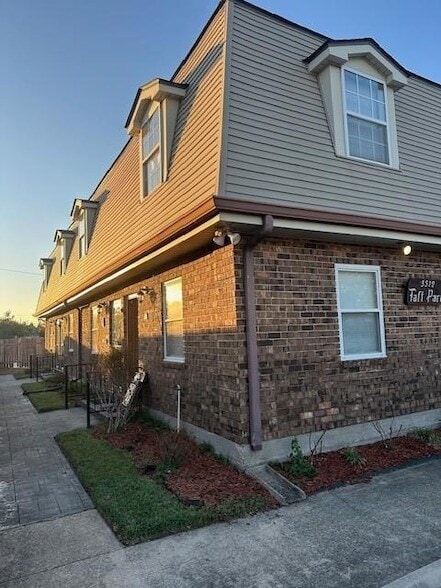 Building Photo - 3312 Taft Park