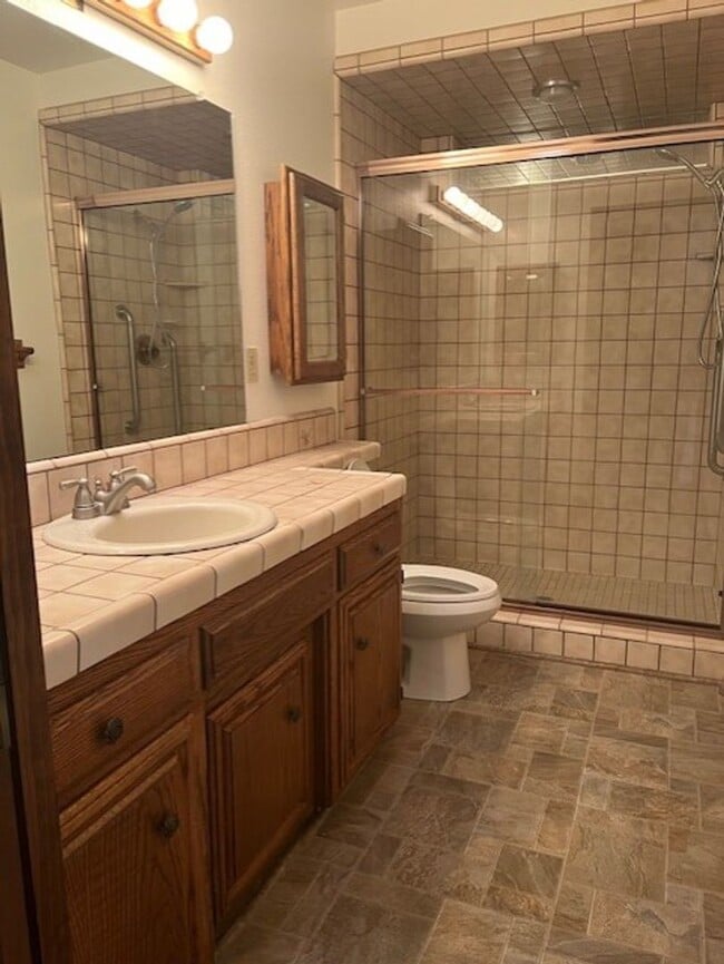 Building Photo - Amazing Mountain Views...