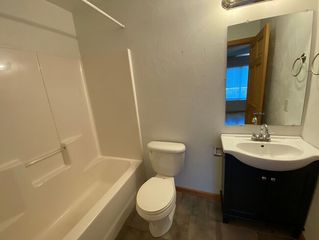 Building Photo - 1118 Lafayette - 4 Bed/4.5 Bath Unit Near ...