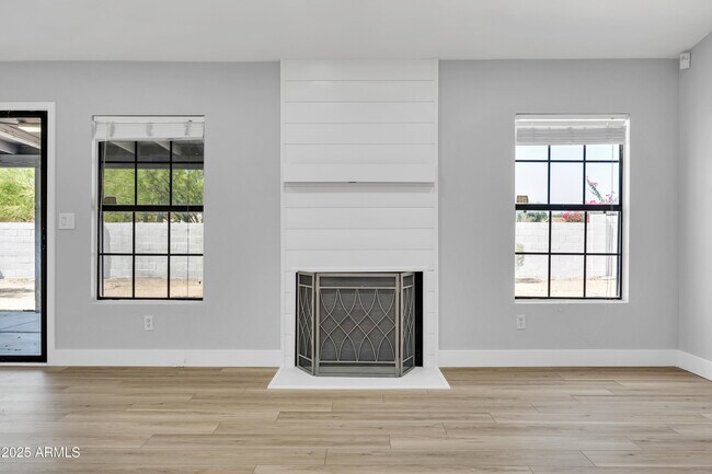 Building Photo - 5302 W Cheryl Dr
