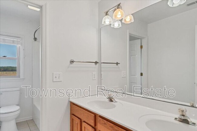 Building Photo - 695 Cedar Point