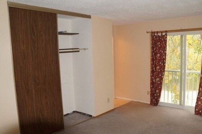 Building Photo - 175 county road b2 E