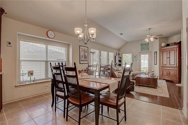 Building Photo - 5009 Holliday Dr