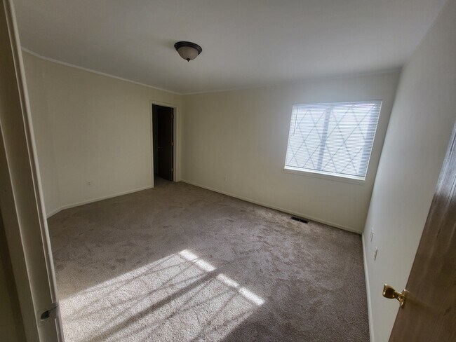 Building Photo - 11737 21 Mile Rd