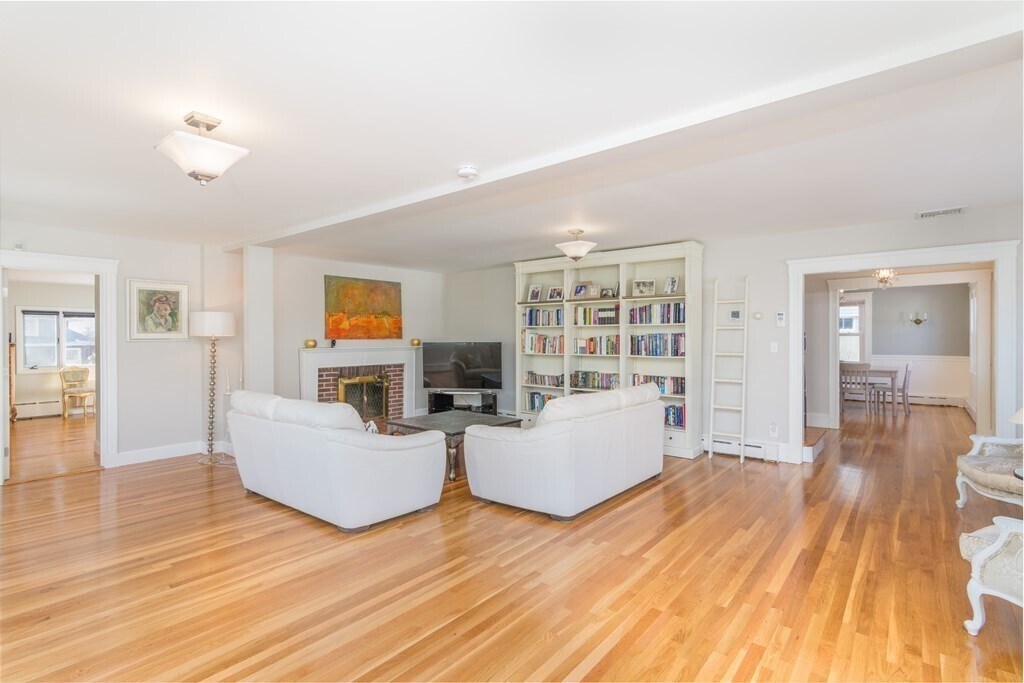 Building Photo - 46 Cerdan Ave