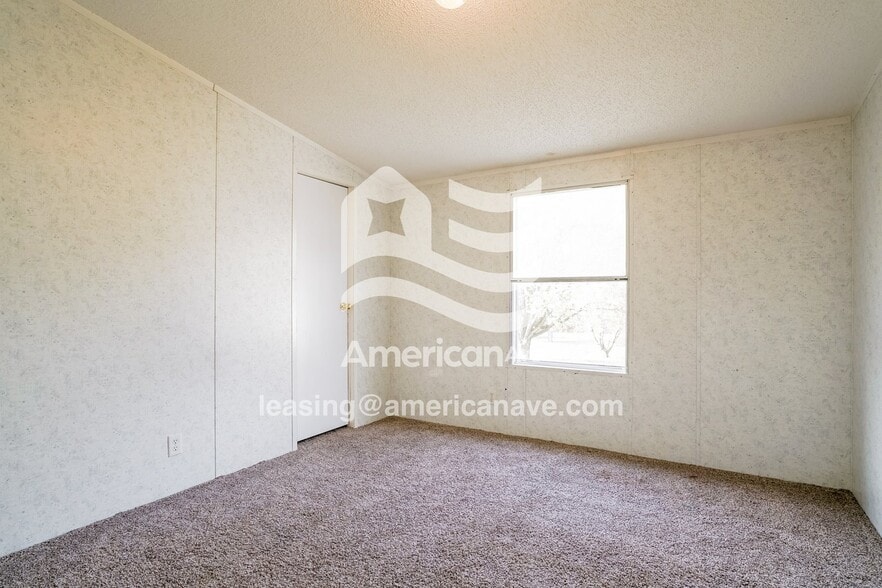 Building Photo - 1007 E River Rd