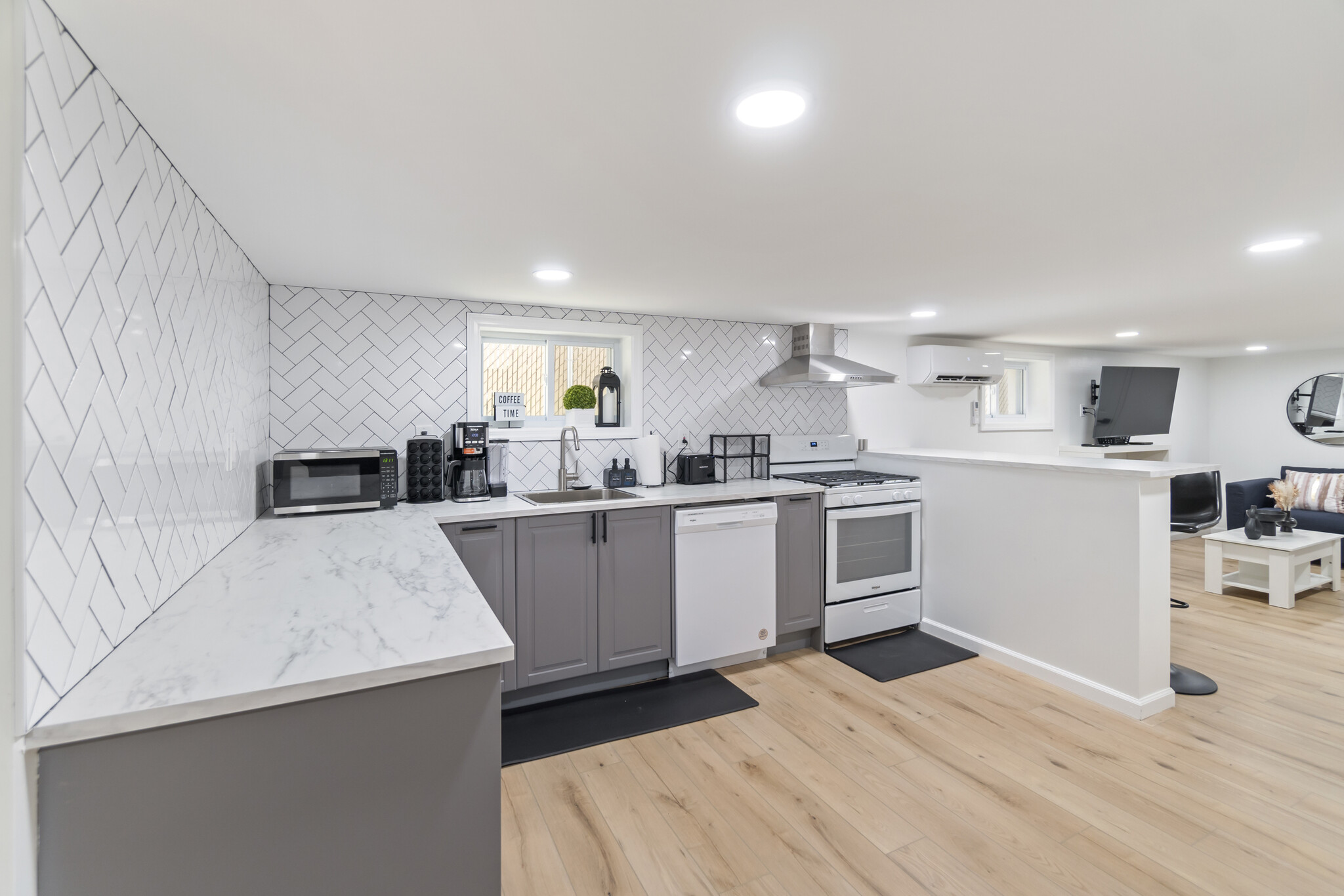 Building Photo - 65 Avenue A