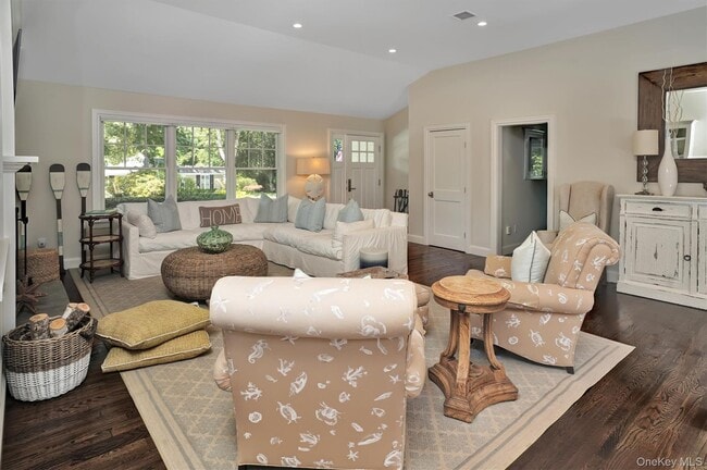 Building Photo - 32 White Oak Ln