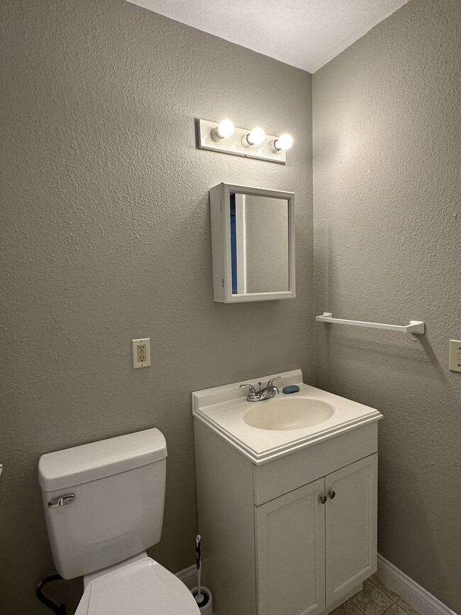 Building Photo - Two bedroom upper duplex