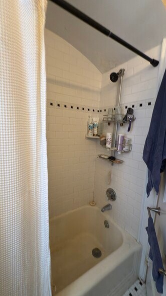 Building Photo - 17 Monmouth Ct